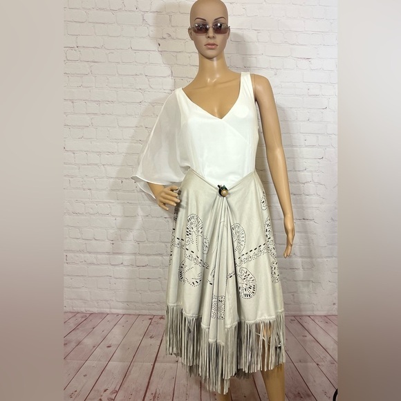 LENA GABRIELLE NEW YORK laser cut micro suede women’s shawl poncho in Grey OSFA - Picture 10 of 17